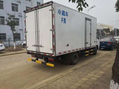 東風(fēng)多利卡5.2米冷藏車與油罐車產(chǎn)品介紹及廠家報(bào)價