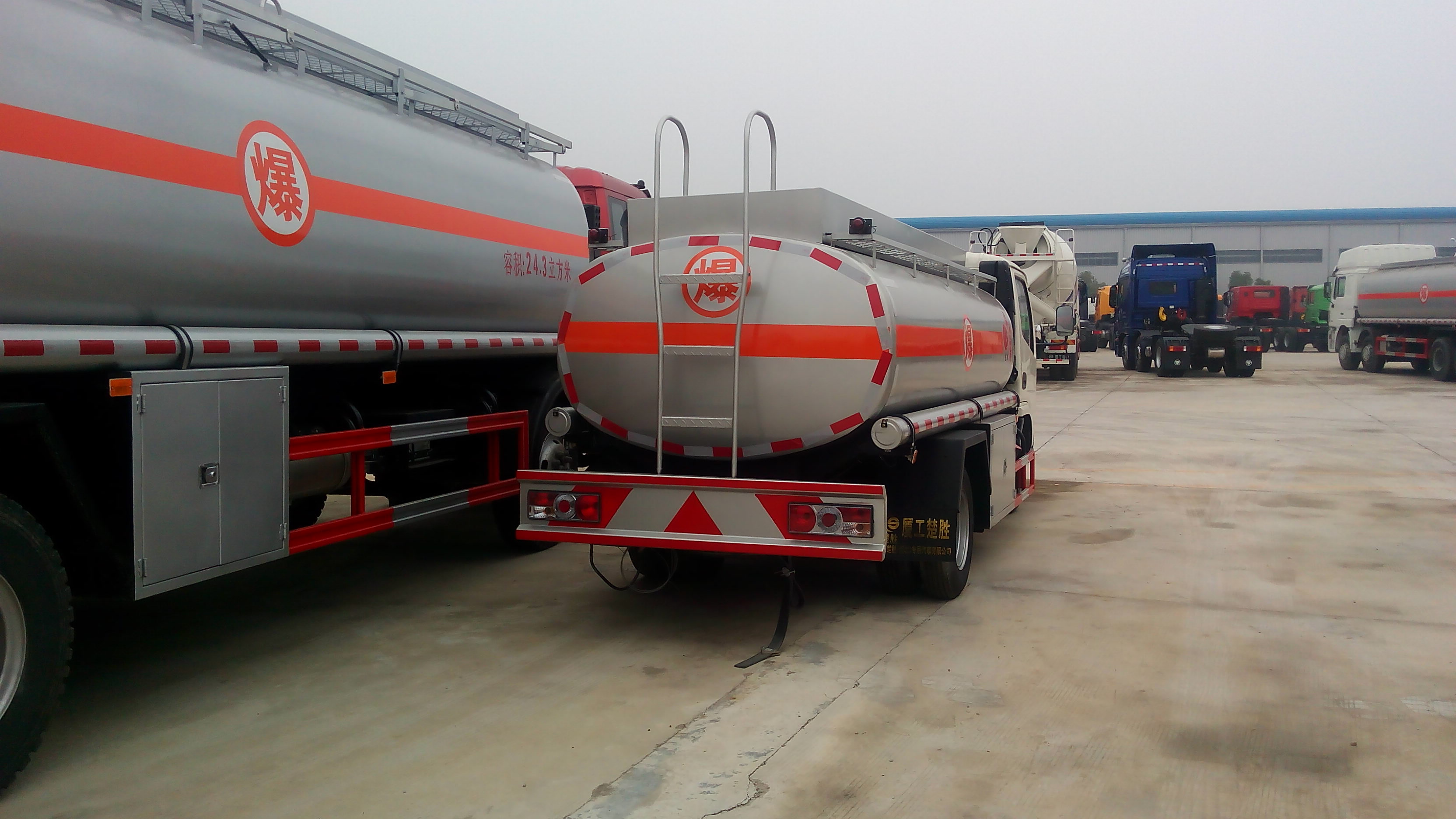 油罐車銷售 專用汽車領域的專業車型