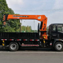 湖北神百專(zhuān)用汽車(chē) 卓越品質(zhì)，專(zhuān)業(yè)打造高效安全油罐車(chē)